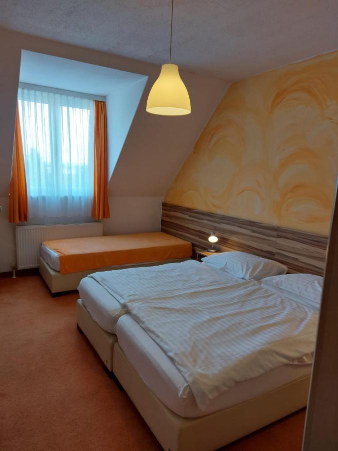 Pension Claudia Vösendorf Extérieur photo